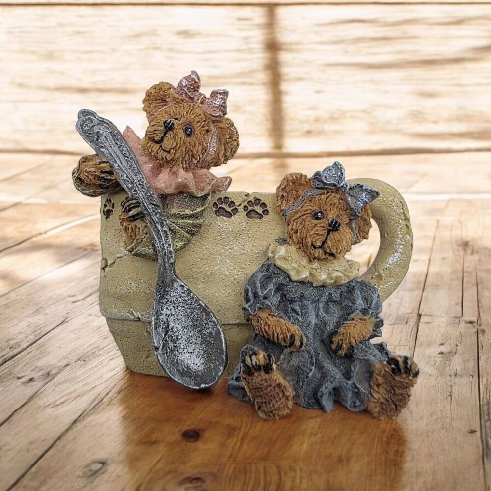 Boyds Bears &‎ Friends Bearware Collection Pin/Brooch Prissie & Missie Fixin Tea